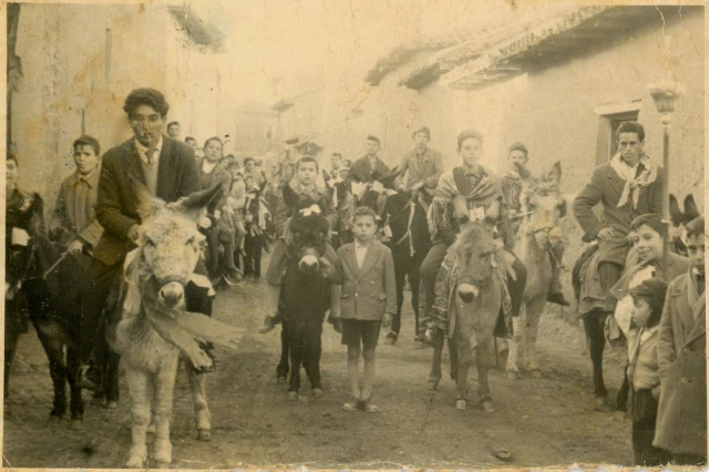 Gente celebrando San Antón