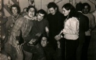 Amigos celebrando la Noche Vieja en Mayorga