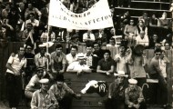 La peña el Silencio saluda a la afición en Mayorga