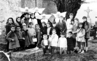 Las monjas y los alumnos en Mayorga