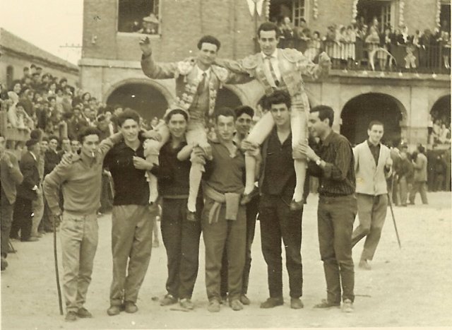 Foto de Toreros a hombros en Mayorga