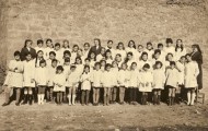 Foto de las monjas de Mayorga con sus alumnas