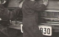 Foto de Carlos Magdaleno en el taller de Tarsicio en Mayorga