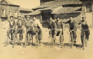 Foto de grupo de ciclistas en Mayorga