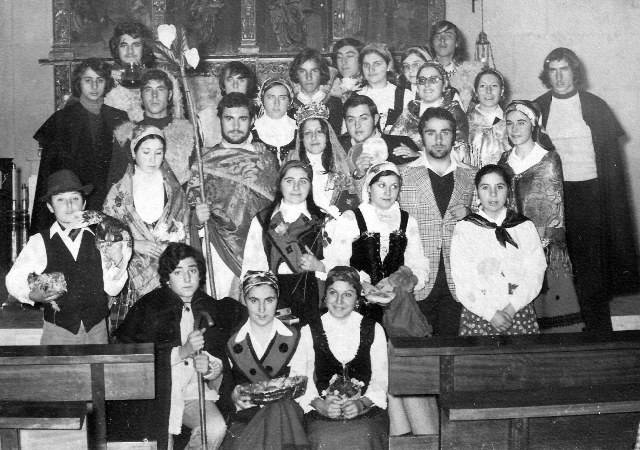 Foto del grupo que represento la corderada de Mayorga en 1972