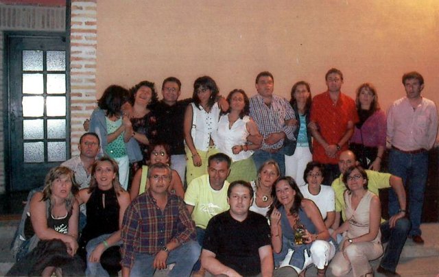 Foto de los quintos de 1986 en 2006 de Mayorga