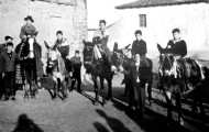 Foto de mayorganos celebrando San Antón subidos en sus monturas