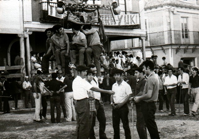 Foto de los de la peña la chispa en las fiestas de Mayorga 1971