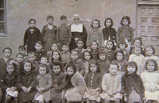 Sor Dorotea y sus alumnos