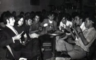 Foto de mayorganos comiendo churros en Mayorga
