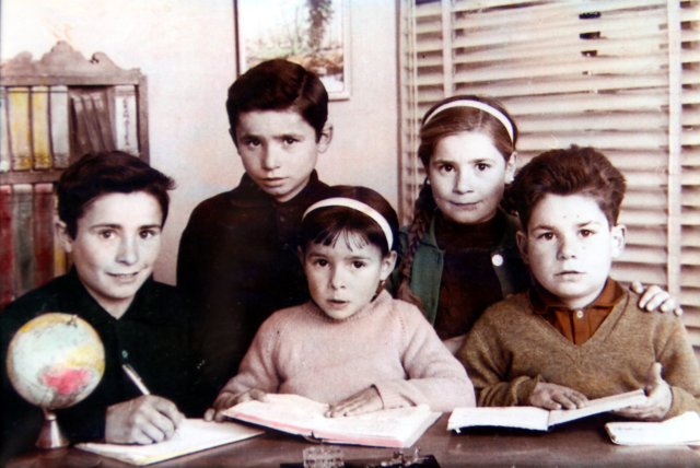 Foto de los hermanos Trigueros Rodriguez en la escuela