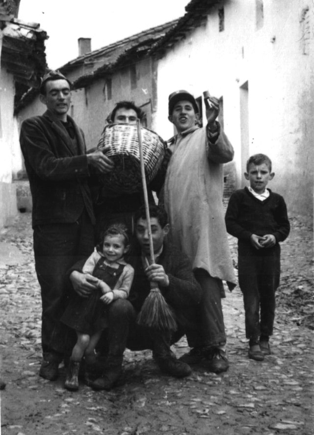Foto de los quintos de 1964 en Mayorga