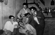 Foto de amigos celebrando la NocheVieja en Mayorga