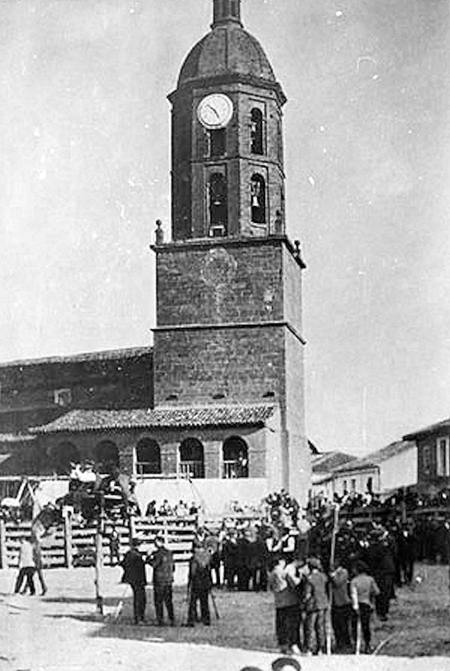 Foto de la plaza de Mayorga en fiestas 1955