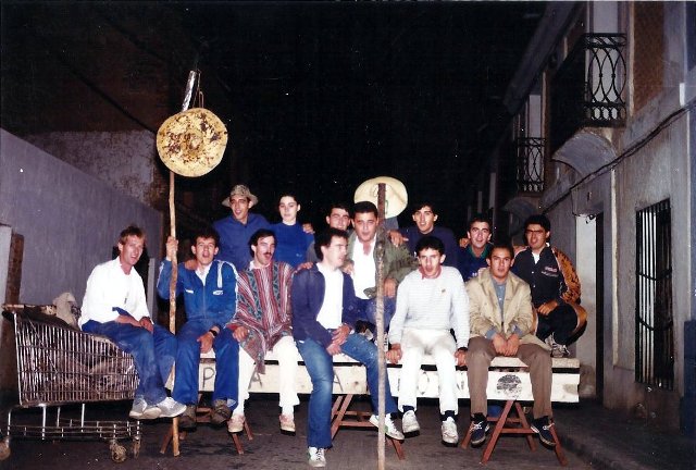 Foto de los integrantes de la peña la Boina de Mayorga 1994