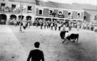 Foto de la plaza de toros de Mayorga en 1965