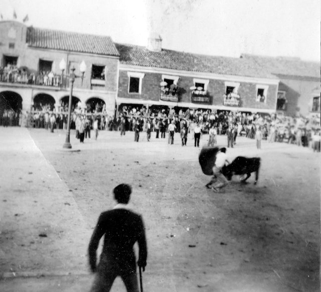 Foto de la plaza de toros de Mayorga en 1965