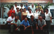 Foto de la celebración de una comida de los nacidos en 1951 en 1997
