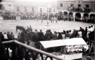 Panorámica de la plaza de toros en las fiestas de Mayorga