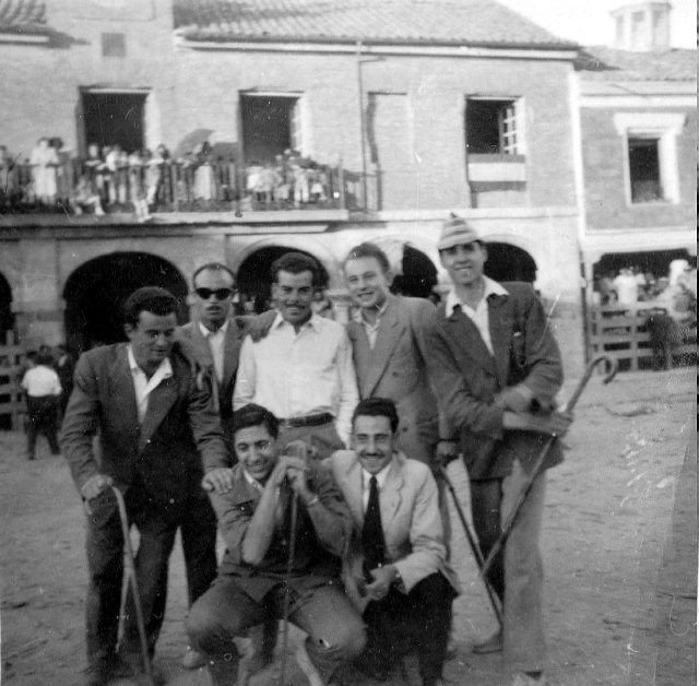 Foto de grupo en las fiestas de Mayorga