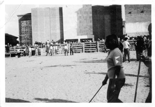 Foto de la plaza de Mayorga en fiestas 1974