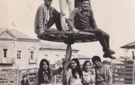 Foto de amigos en la rueda de la plaza de toros de Mayorga