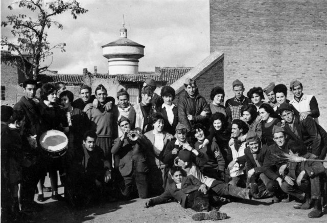 Foto de los quintos de 1966 en Mayorga