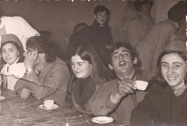 Foto de los quintos nacidos en 1951 de Mayorga