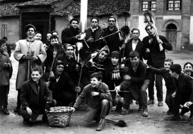 Foto de los quintos de Mayorga en 1964