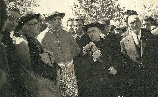 Foto del Cardenal de Lima en Mayorga 1964