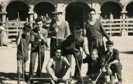 Foto de un grupo de amigos en las fiestas de Mayorga en 1967