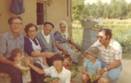 Familia en la huerta Mayorga 1978