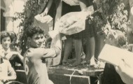 Ciclista recibiendo el premio en Mayorga 1966
