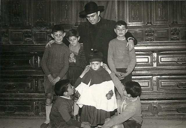 Don Juvenino con la juventud de Mayorga 1959