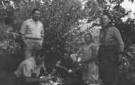 Cinco hortelanos de Mayorga lavando cebollas