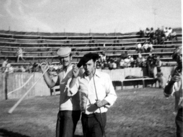 Cipri e Ignacio en la plaza de toros de Mayorga