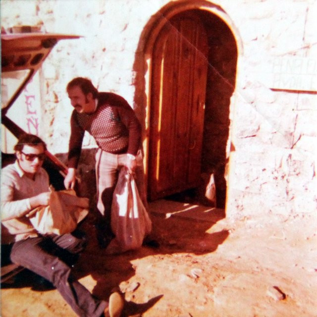 Ignacio y Donato a la puerta del Silencio en Mayorga 1980