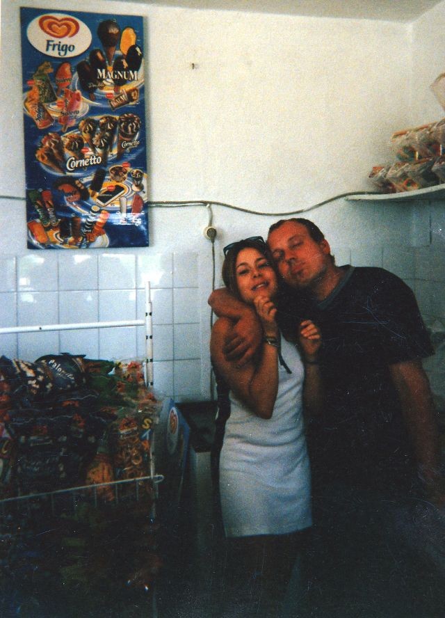 Marta y Pitin bar piscina Mayorga 1999