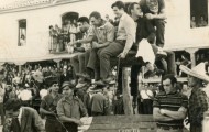 Muchos mayorganos en la rueda. Plaza de toros de Mayorga